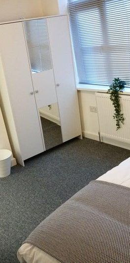 5 bedroom house of multiple occupation to rent - Photo 1