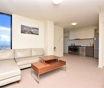 Collins Tower: Fantastic Location! - Photo 1