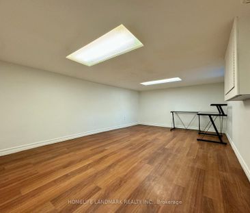 Detached Home For Lease | X8118646 - Photo 1