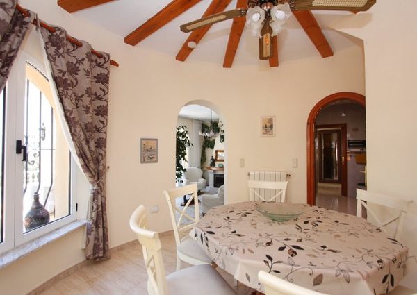 Villa for rent in Cumbre del Sol with 5 bedrooms