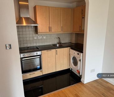 1 bedroom flat to rent - Photo 2