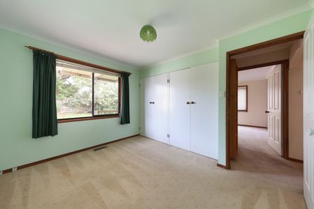 4 Luckins Rd, Bentleigh VIC 3204 - House For Rent | Domain - Photo 5