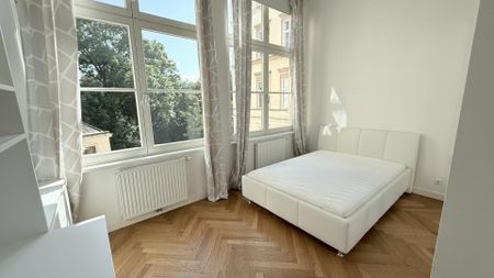 Prachtvolle Beletage mit Balkon in Bestlage am Rochusmarkt! - Photo 4