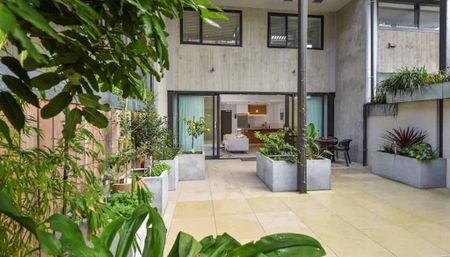 Luxurious, Spacious 2 Bedroom, Mt Eden Apartment - Photo 4