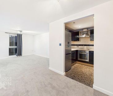2 bedroom flat to rent - Photo 2