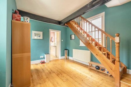 2 bedroom maisonette to rent - Photo 2