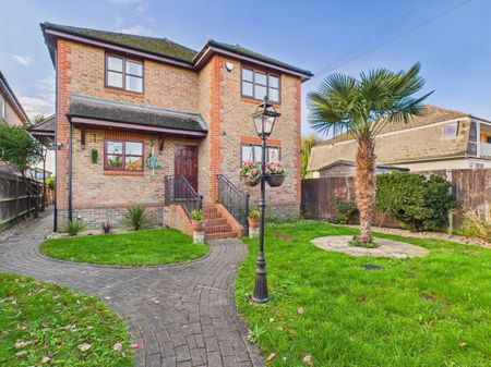 Hythe End Road, Wraysbury, Staines-upon-Thames,TW19 - Photo 4