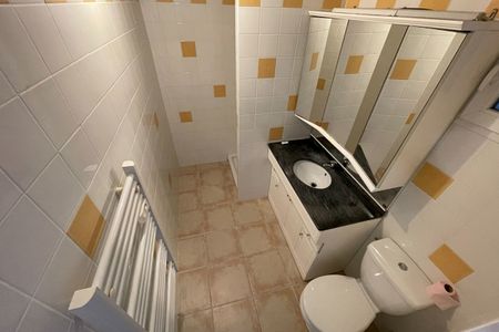 Aix Les Milles - Type 2 - 760€ - Photo 5