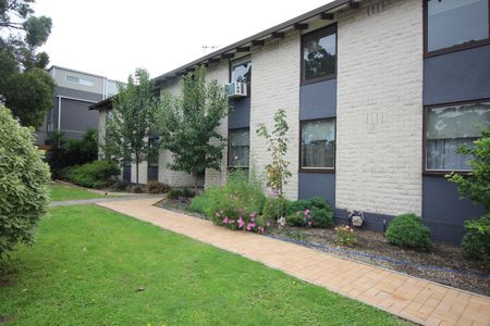 PERFECTLY POSITIONED AND GENEROUSLY SIZED 3 BEDROOM APARTMENT - Photo 2