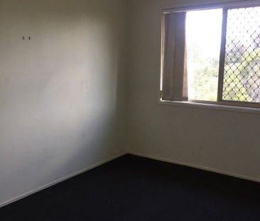 THREE BEDROOMS TOWNHOUSE WITH NEW AIR CONDITION - Photo 3