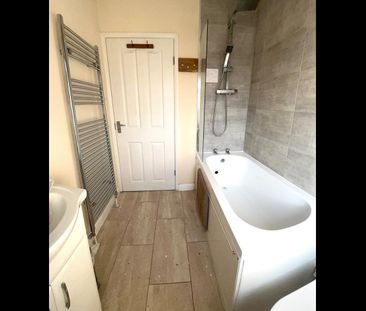 Room in a Shared House, Worcester Close, CR4 - Photo 6