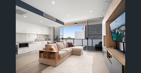 Gorgeous Split Level Two Bedroom Apartment in Ultra-Convenient Position - Photo 5