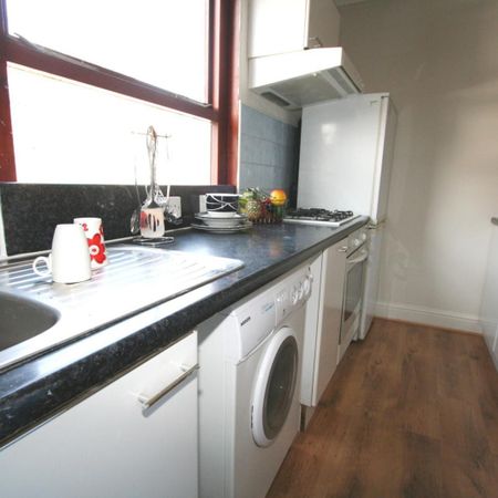 Flat 1, 329 KIRKSTALL ROAD Leeds - LS4 2HD - Photo 3