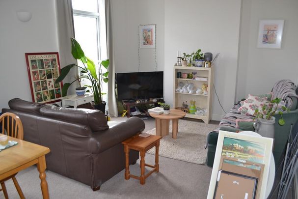 3 bedroom flat to rent - Photo 1