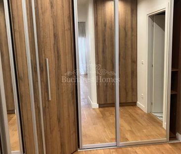 Spacious and Luxurious Three Bedroom Apartment with Leafy Views - H... - Photo 3