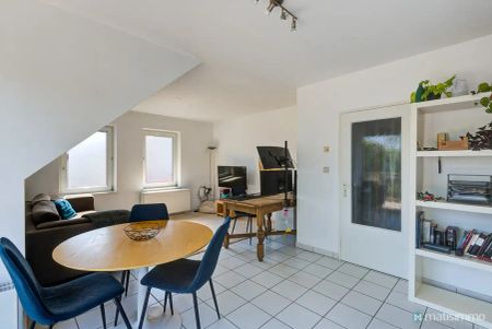 GUNSTIG GELEGEN APPARTEMENT MET 2 SLAAPKAMERS, GARAGE EN AUTOSTAANPLAATS TE BILZEN - Foto 2