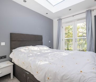 4 bedroom semi-detached house to rent - Photo 6