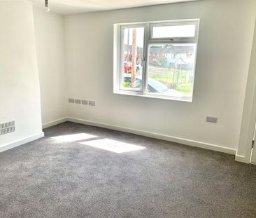 Avon Square, Upavon, Pewsey, SN9 - Photo 3