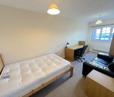 6 bedroom house to rent - Photo 1