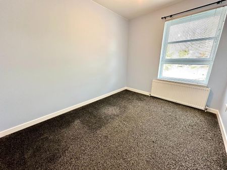 3 bedroom flat to rent - Photo 4