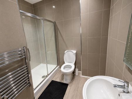 3 bedroom flat to rent - Photo 4