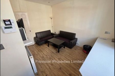 3 Bedroom Rentals Leeds - Photo 3
