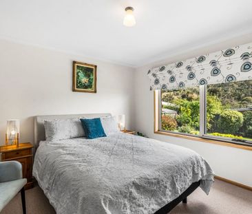 Quality Cambridge Home Offering Comfort and Convenience - Photo 4