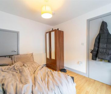 6 bedroom house to rent - Photo 2