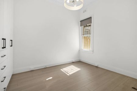 Charming Victorian Terrace on the Edge of Centennial Park, freshly renovated. - Photo 4