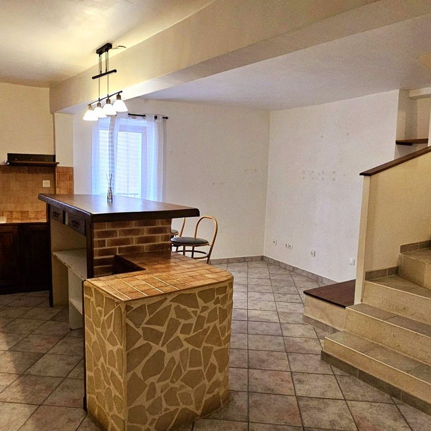 Location Maison 4 pièces 90m² GONFARON 83590 - Photo 1