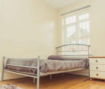 4 bedroom terraced house to rent - Photo 6