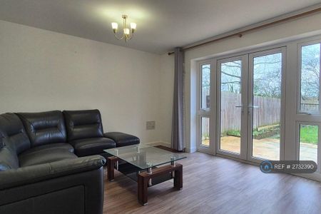 3 bedroom semi-detached house to rent - Photo 2