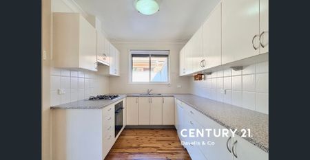 Charming 3-Bedroom Home with Spacious Backyard - Photo 3