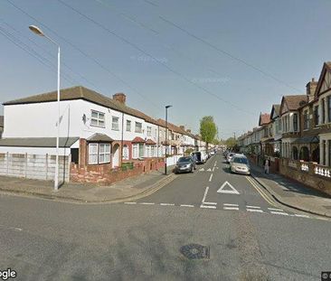 Studio Flat, Caulfield Road, E6 - Photo 1