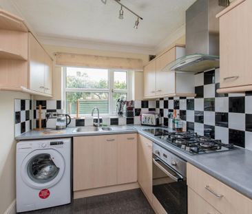 2 bedroom semi-detached house to rent - Photo 5