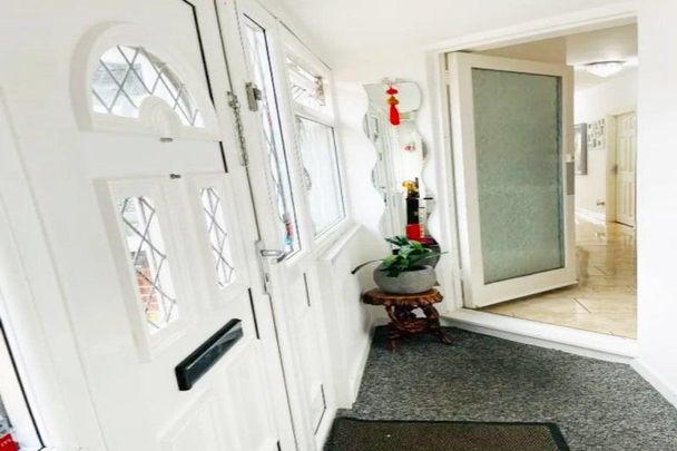 5 bedroom semi-detached house to rent - Photo 1