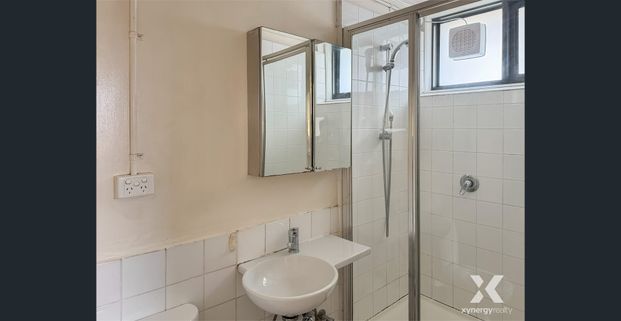 Charming Windsor Gem at Its Finest - 2 Parking Permits Available Via Council, DON'T MISS IT!!!!!! - Photo 1