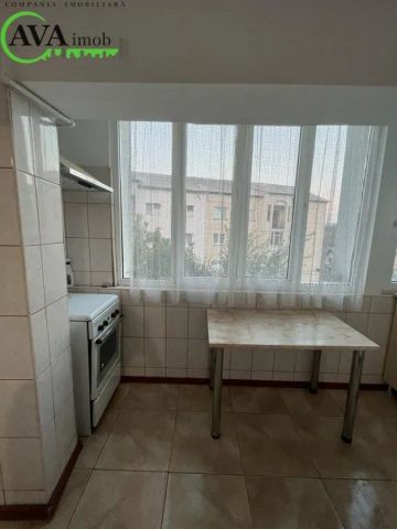 Inchiriez apartament 2 decomandate, etaj 3, cu centrala, Zona de Sus - Photo 5