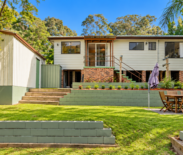 COMFORTABLE FAMILY LIVING WITH SPACIOUS INTERIORS & GENEROUS BACKYARD! - Photo 5