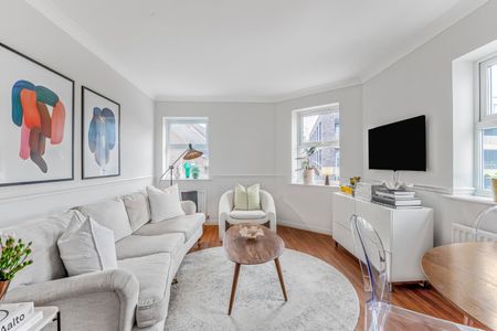 Falcon Road, Battersea, London, SW11 - Photo 2