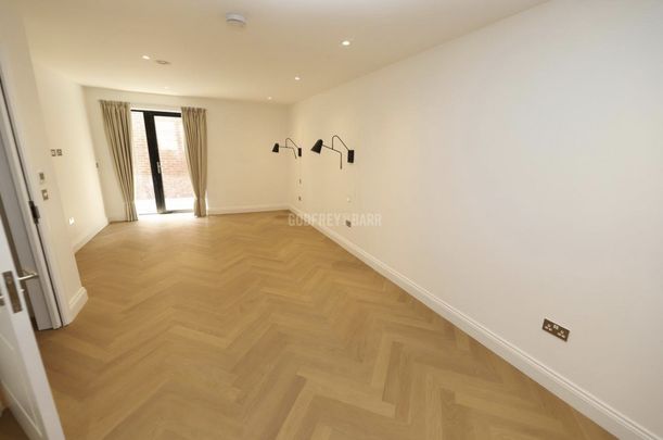 Silvercrest Court Golders Green NW11 - Photo 1