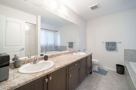 For Lease - 10 Alexandra Drive, Thorold, Ontario - Photo 3