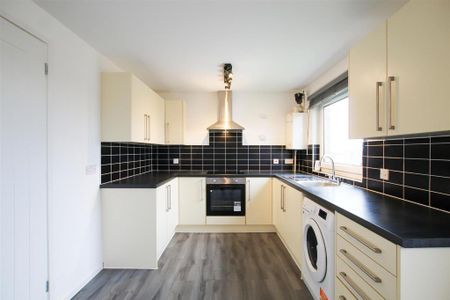 2 bedroom flat to rent - Photo 3