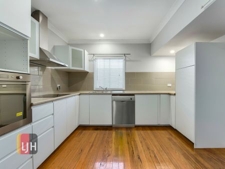 Work From Home Friendly 3 Bedroom Home With Deck And Fenced Yard - Photo 3