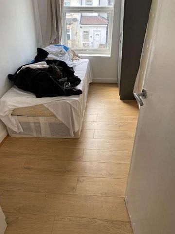 Dennett Road, Croydon, CR0 - Photo 2