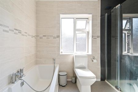 6 bedroom detached house to rent - Photo 4