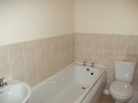 2 bed Semi-Detached - To Let - Photo 3