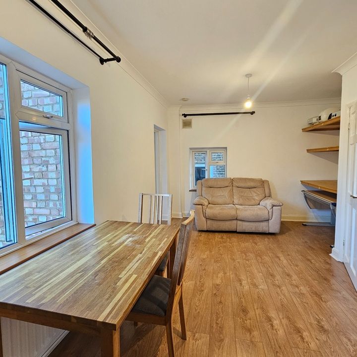 2 Bed Flat, Lordship Lane, SE22 - Photo 1