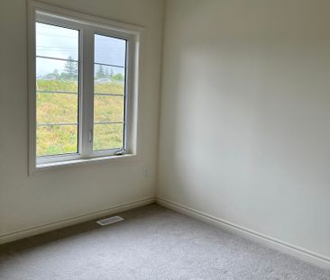 For Lease - 92 Ogston Crescent, Whitby, Ontario - Photo 5