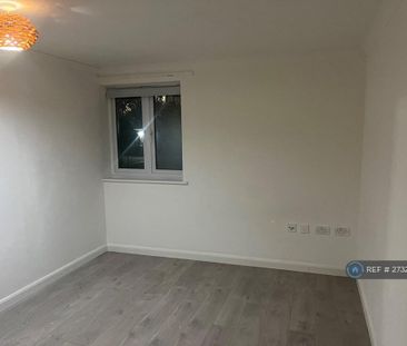 3 bedroom flat to rent - Photo 5